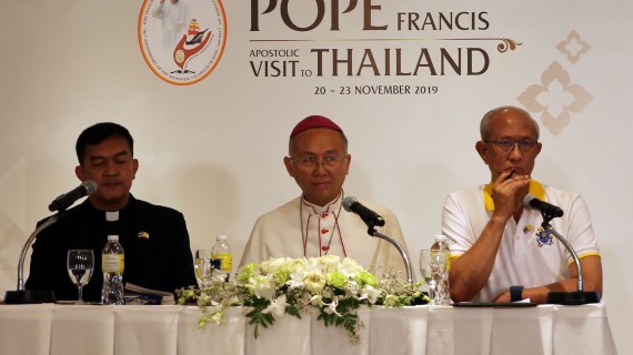 Bishop Vira Arpondratana, secretary general of the Catholic Bishops' Conference of Thailand, briefs the media on the arrival of Pope Francis in Bangkok on Nov. 20. (Photo by Joe Torres)