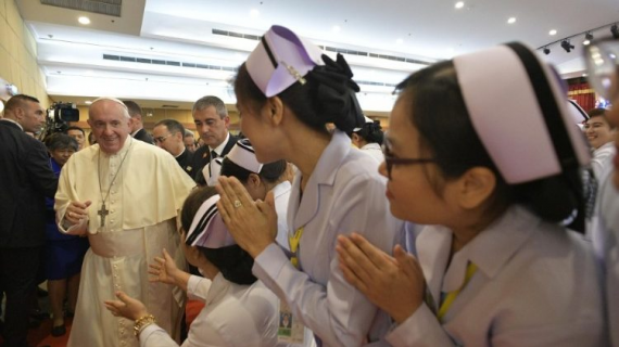 Pope meets medical staff at St Louis Hospital in Bangkok (Vatican Media)