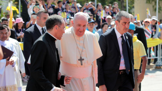 Pope Francis arrives at St Peter's Parish church in Sampran district of Nakhon Pathom province on Friday. (Photo by Chanat Katanyu)